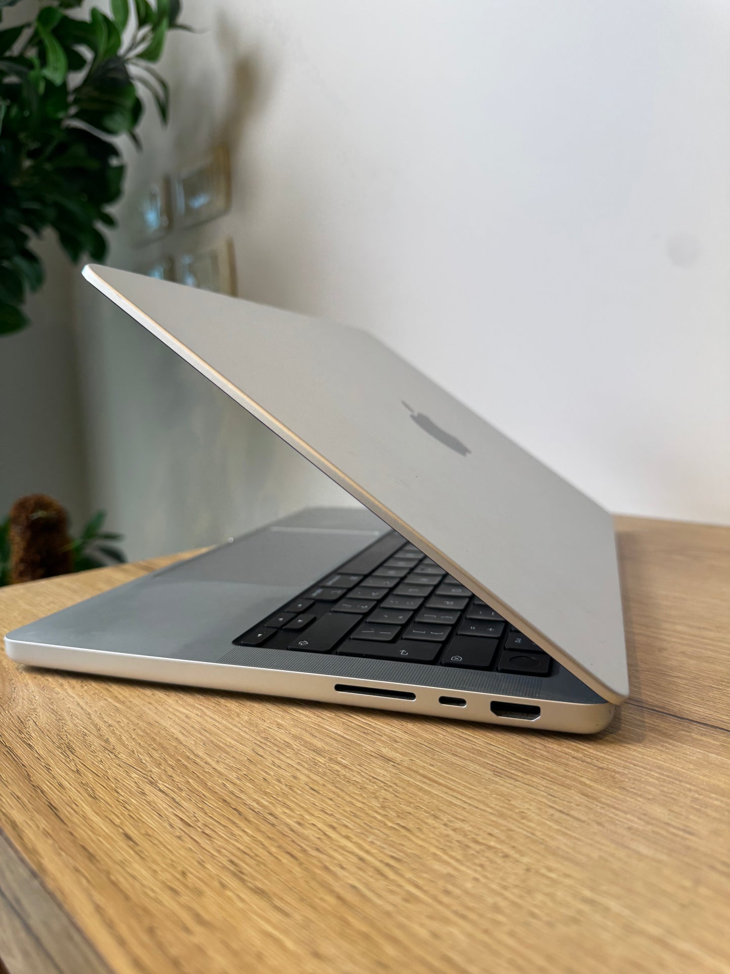 Macbook ( m3 pro )